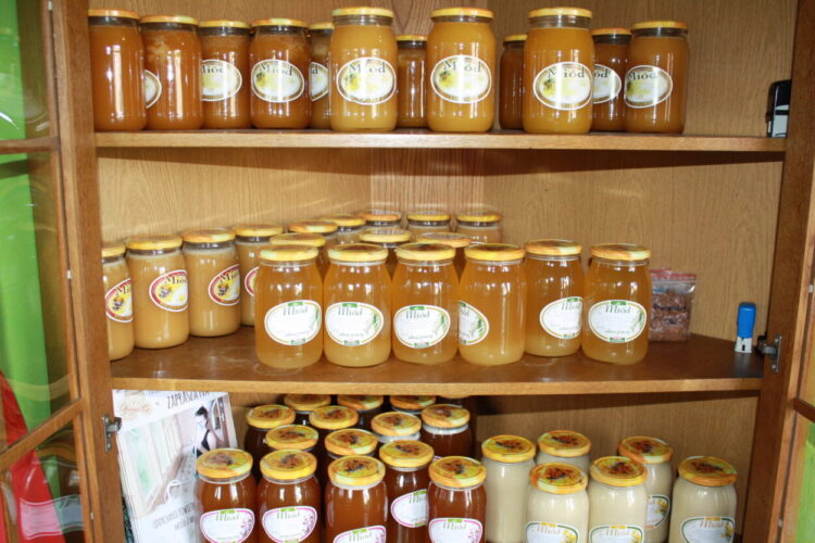 Miod w kredensie pasiek Robert Łaszczych